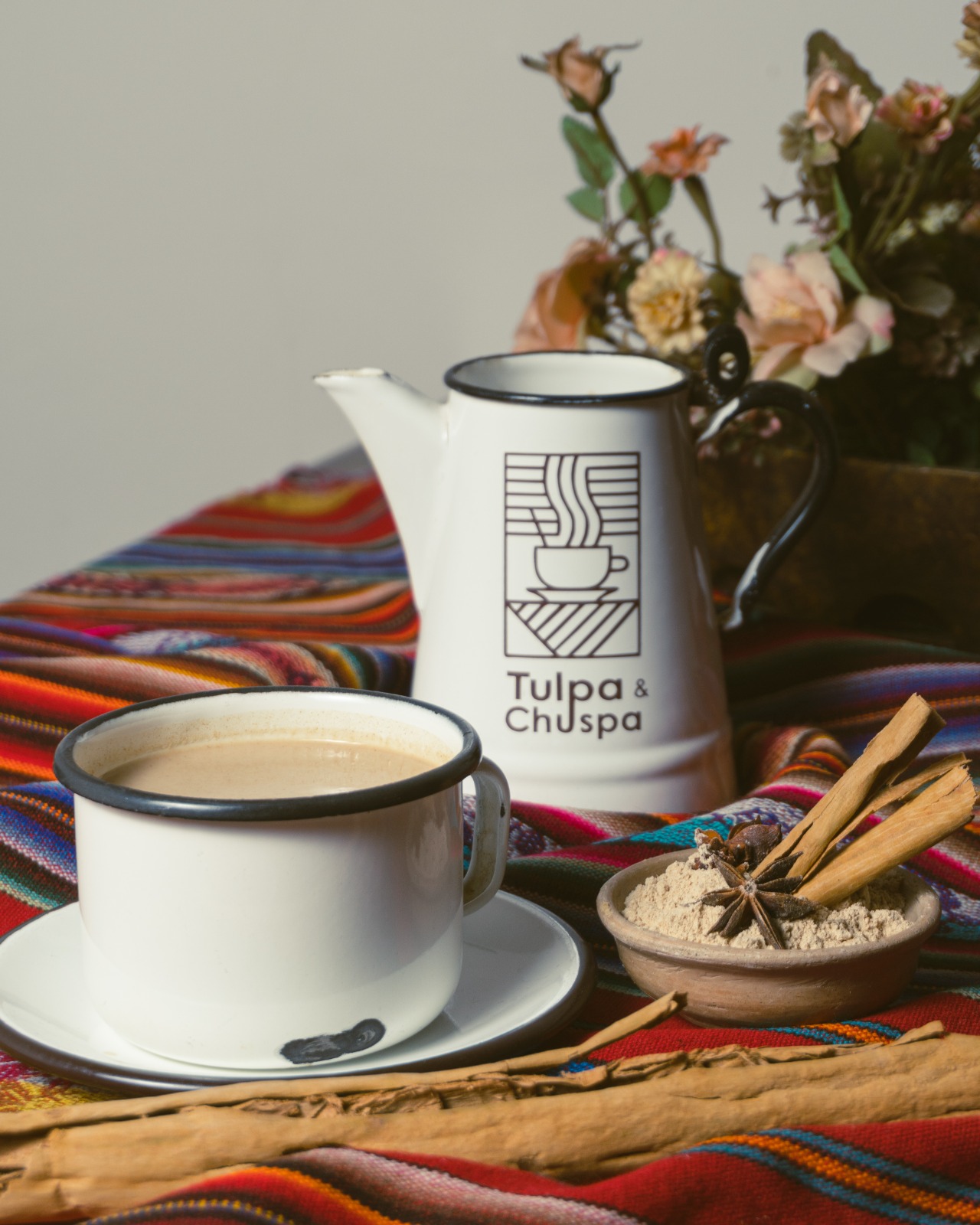 Mesa tradicional con café